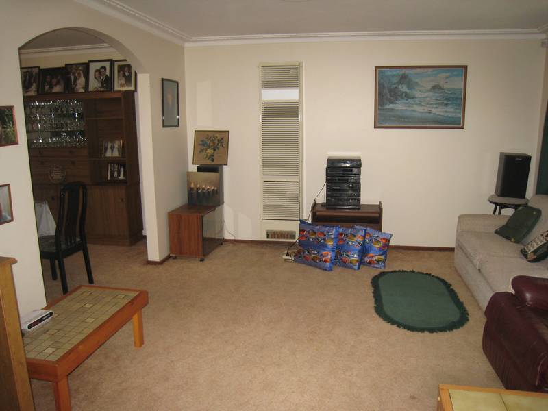 4 Bedrooms, 2 Bathrooms Picture 3