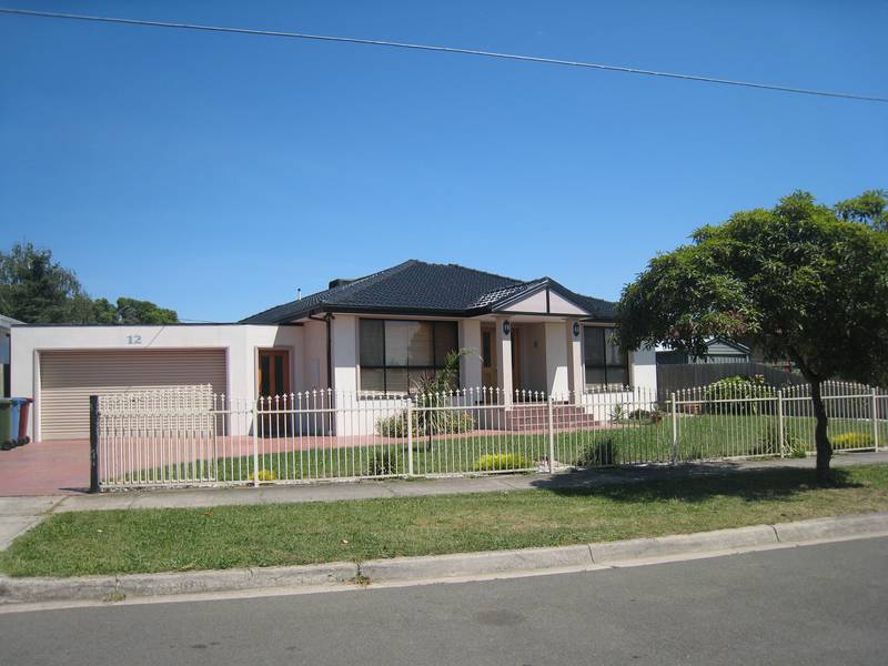 As Good As Brand New 4 Bedrooms Plus Study Home Picture 2