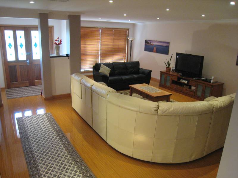 As Good As Brand New 4 Bedrooms Plus Study Home Picture 3