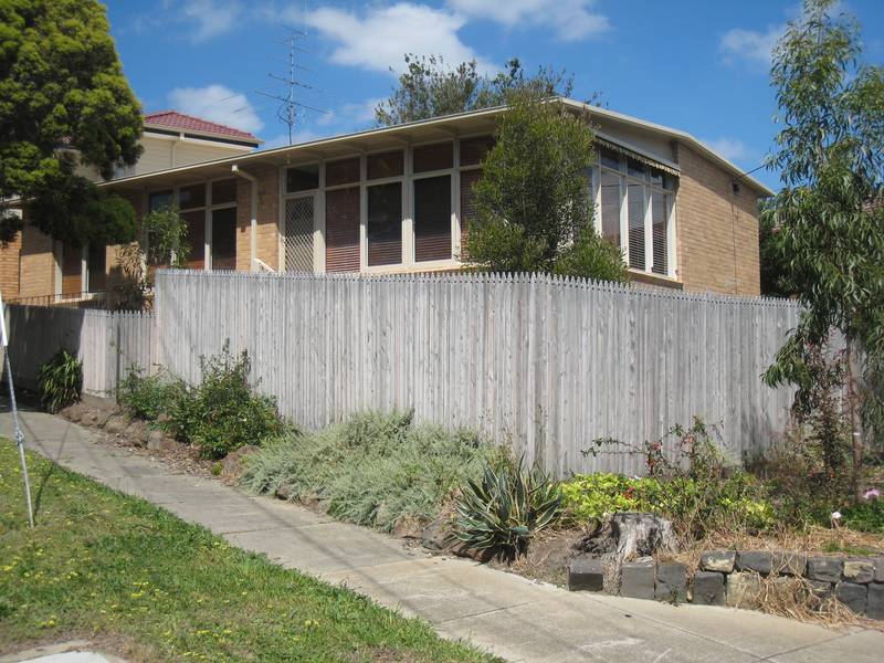 Cute Home With Large Garage Under Picture 1