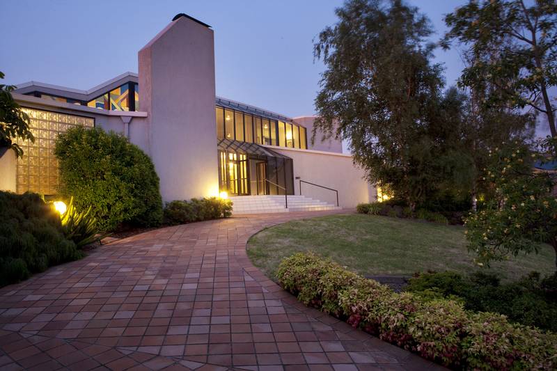 Think Outisde The Square! -60Sqs, 1/2 Acre With Views, Roofed In-Ground Pool, Spa & Tennis Court! Picture 1