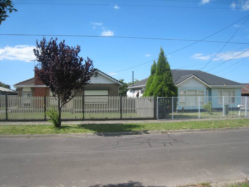 CENTRAL DEVELOPMENT SITE (STCA) 1200M2 APPROX WITH TWO HOMES! Picture 2