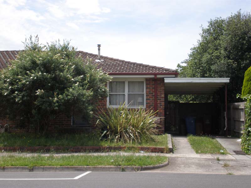 Neat 2 bedroom unit with carport. Picture 1