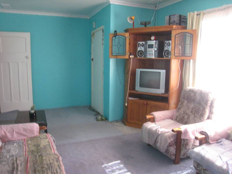 Bus Passes The Door! Picture 2