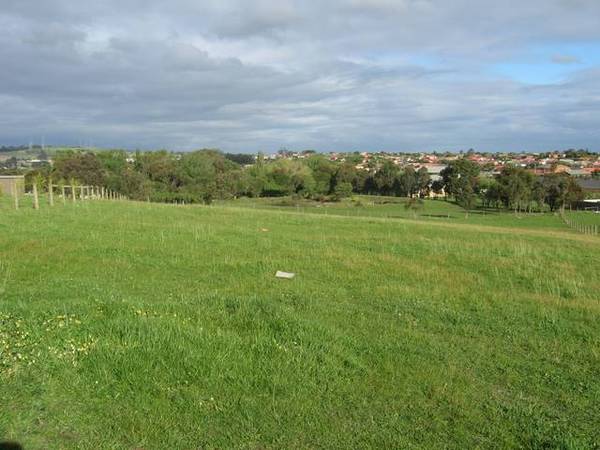 Secluded Acre Plus! Picture 1