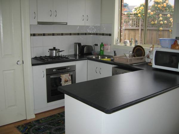 3 Bedrooms, Freestanding! Picture 2