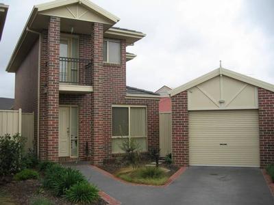 3 Bedrooms, Freestanding! Picture