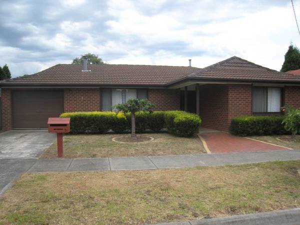 Four Bedrooms - Near Chisholm Tafe Picture 1