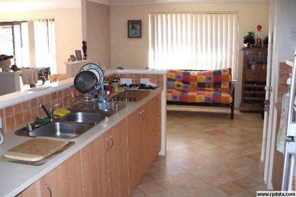 FAMILY HOME Picture 3