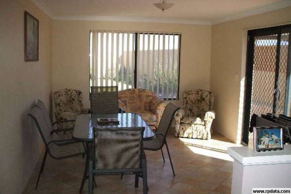 FAMILY HOME Picture 2