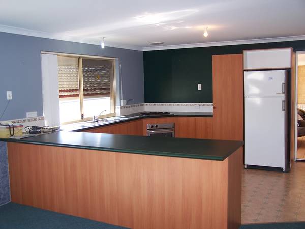 FAMILY HOME Picture 3