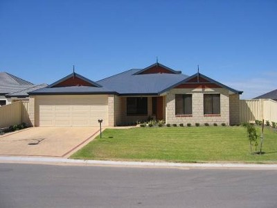 FAMILY HOME - Picture