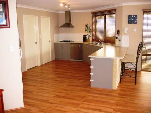 FAMILY HOME - Picture 3