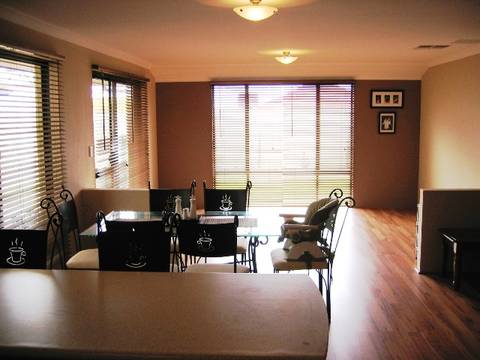 FAMILY HOME - Picture 2