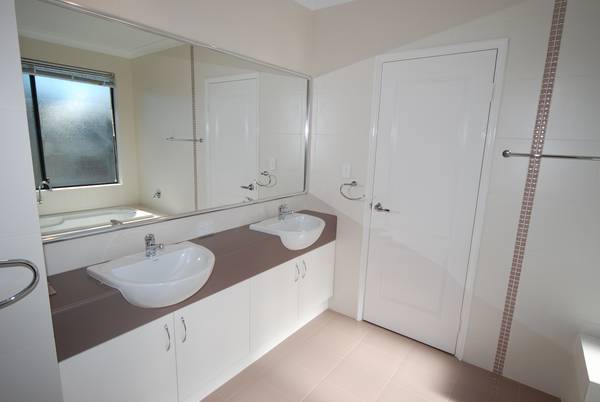 Stunning Family Home! Picture 3