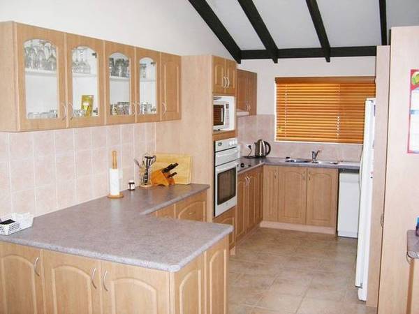 5 Bed Tri-Level Home...OPEN SATURDAY 2 - 3pm Picture 2