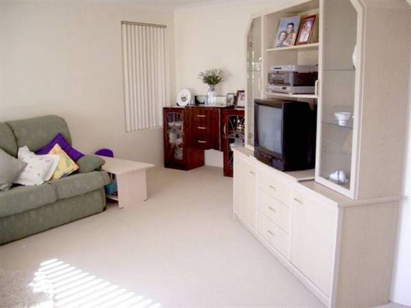 Easy Care Seaside Living Picture 3