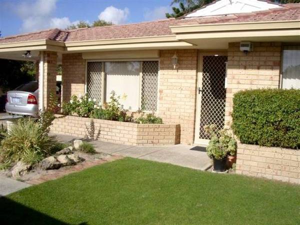 Easy Care Seaside Living Picture 1