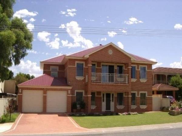 Idyllic Seaside Living Minutes Stroll to Beach with Ocean Views Picture 1