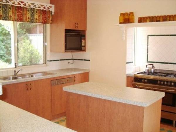 Idyllic Seaside Living Minutes Stroll to Beach with Ocean Views Picture 3