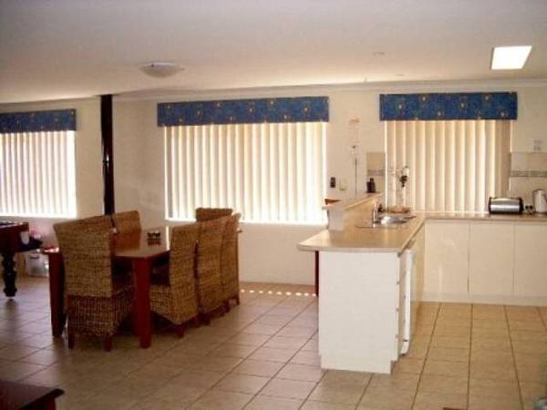 Superb Family Home Picture 3