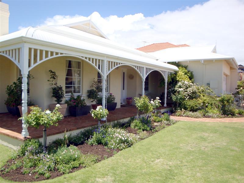 Superb Large Family Home! Picture 2