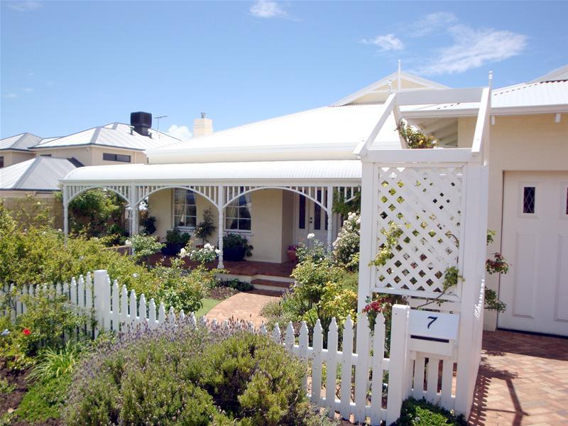 Superb Large Family Home! Picture 1