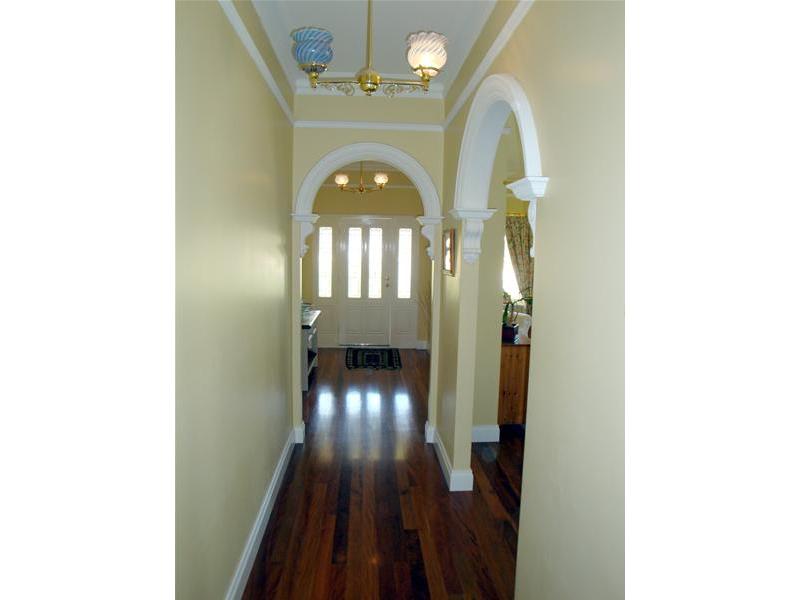 Superb Large Family Home! Picture 3