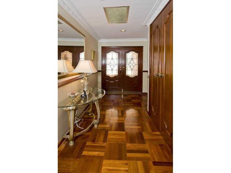 Massive Storage - 4 Car Garage! PRICE REDUCED! Picture 2