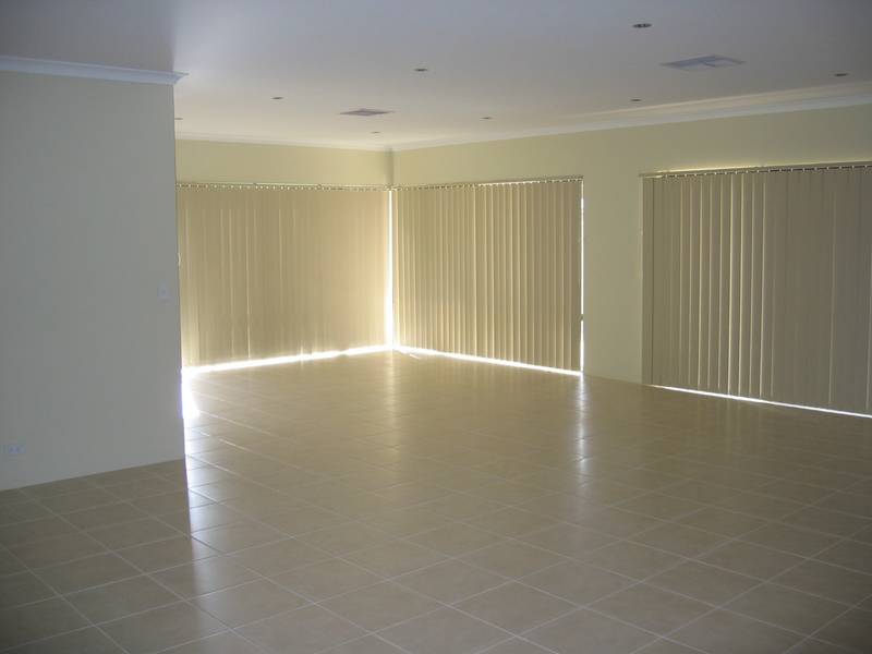 SPACIOUS FAMILY HOME Picture SPACIOUS FAMILY HOME Picture