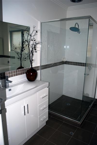 Brand New Luxury Home! Picture 3