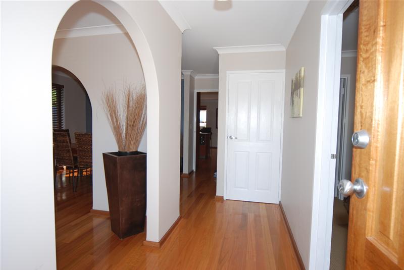 Attention! 1st time Buyers/Downsizers/Investors! Picture 3