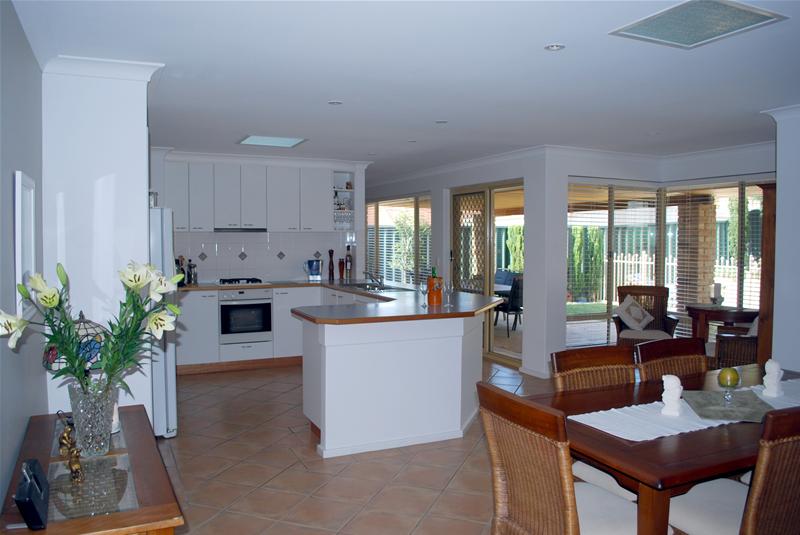 Pristine Family Home! Picture 3