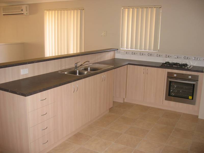 Near New Family Home Picture 3