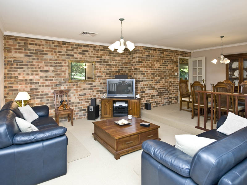 Exceptional Family Home! Picture 3