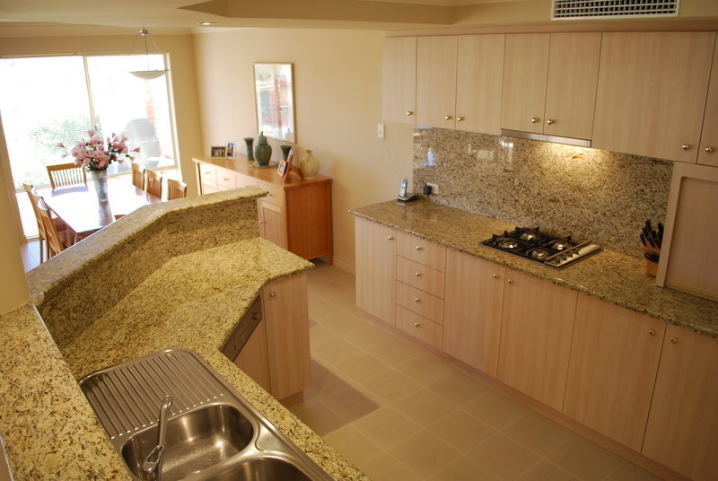 Stunning Executive Townhouse! Picture 3