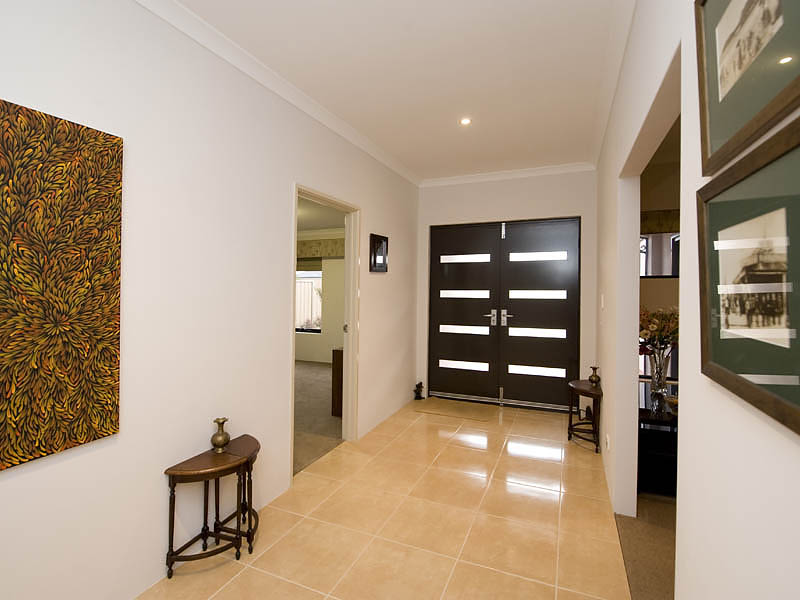 THE BEST OF EASY CARE LIVING! Picture 3