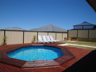 Super Large Family Home With Sparkling Pool Picture