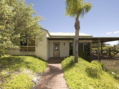 TOP LOCATION with POSSIBLE SEPARATE GRANNY FLAT - UNDER OFFER IN 24 HOURS!!!! Picture