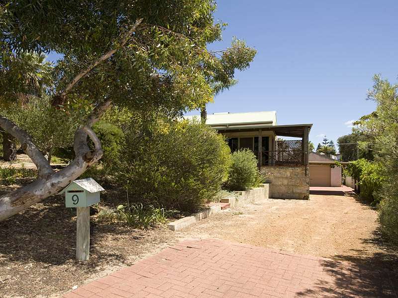 TOP LOCATION with POSSIBLE SEPARATE GRANNY FLAT - UNDER OFFER IN 24 HOURS!!!! Picture 2