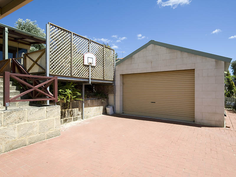 TOP LOCATION with POSSIBLE SEPARATE GRANNY FLAT - UNDER OFFER IN 24 HOURS!!!! Picture 3