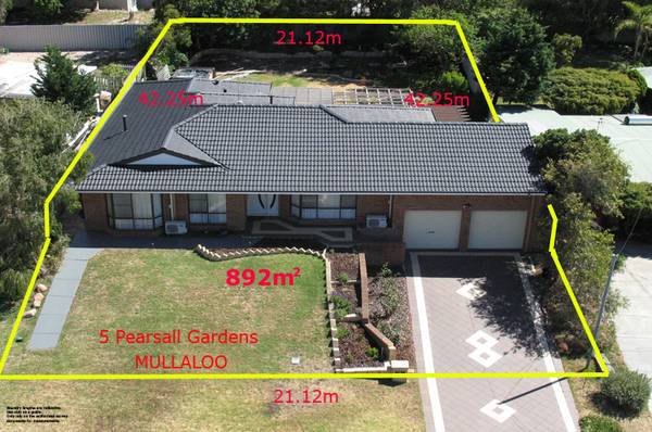 So Close To Beachfront. Picture 1