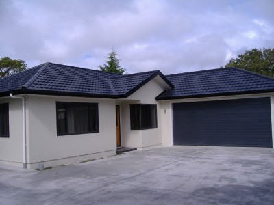 LUXURY TOWNHOUSE OWN SECTION Picture 1