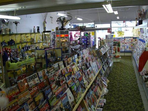 BOOKS AND GIFTS Picture 3