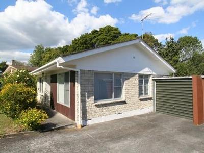 MANUREWA HILLPARK - FANTASTIC LOCATION - QUICK DECISION Picture MANUREWA HILLPARK - FANTASTIC LOCATION - QUICK DECISION Picture