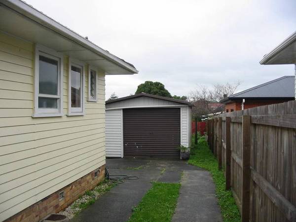 DESPERATE SITUATION FOR VENDOR - CLOVER PARK Picture 3