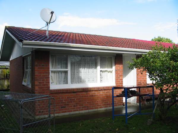 VENDOR IN DIRE STRAITS - WILL SELL UNDER PRESSURE Picture 2