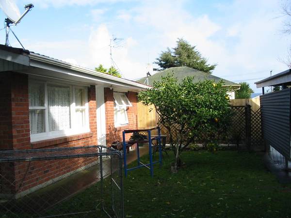 VENDOR IN DIRE STRAITS - WILL SELL UNDER PRESSURE Picture 3