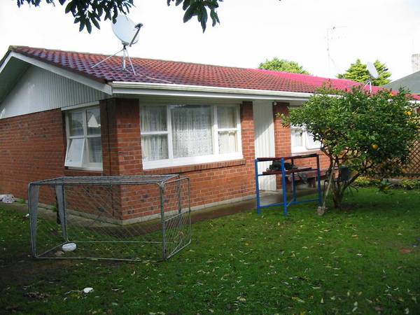 VENDOR IN DIRE STRAITS - WILL SELL UNDER PRESSURE Picture 1