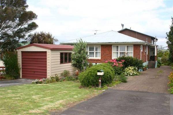 WEYMOUTH VILLAGE WATER VIEWS Picture 1